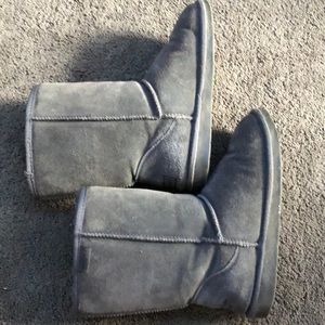 winter boots grey